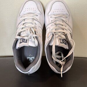 DG Used sneakers Size 9